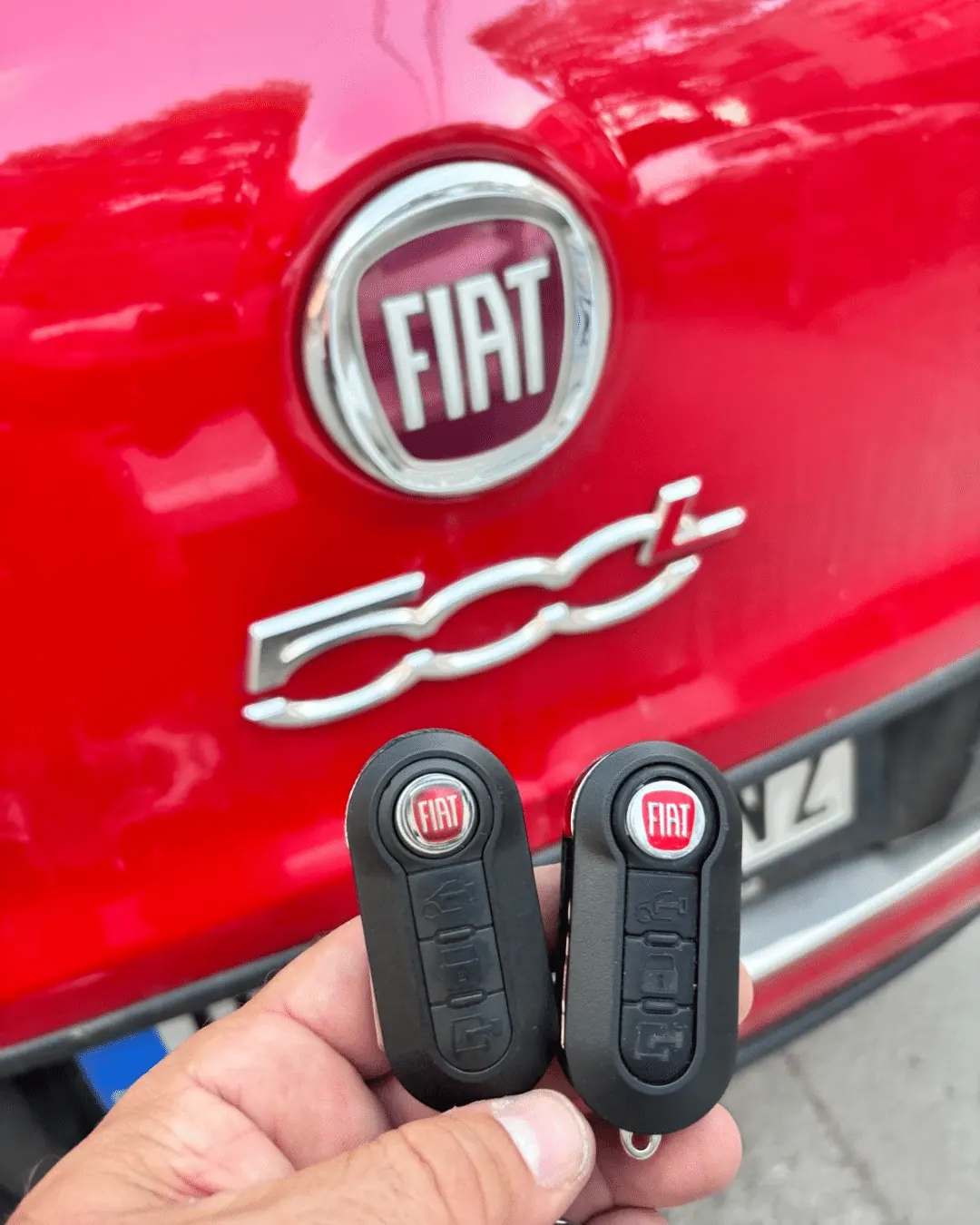 Fiat 500L ključ - izrada rezervnog ključa, programiranje i kodiranje ključeva za Fiat vozila - fotografija 2