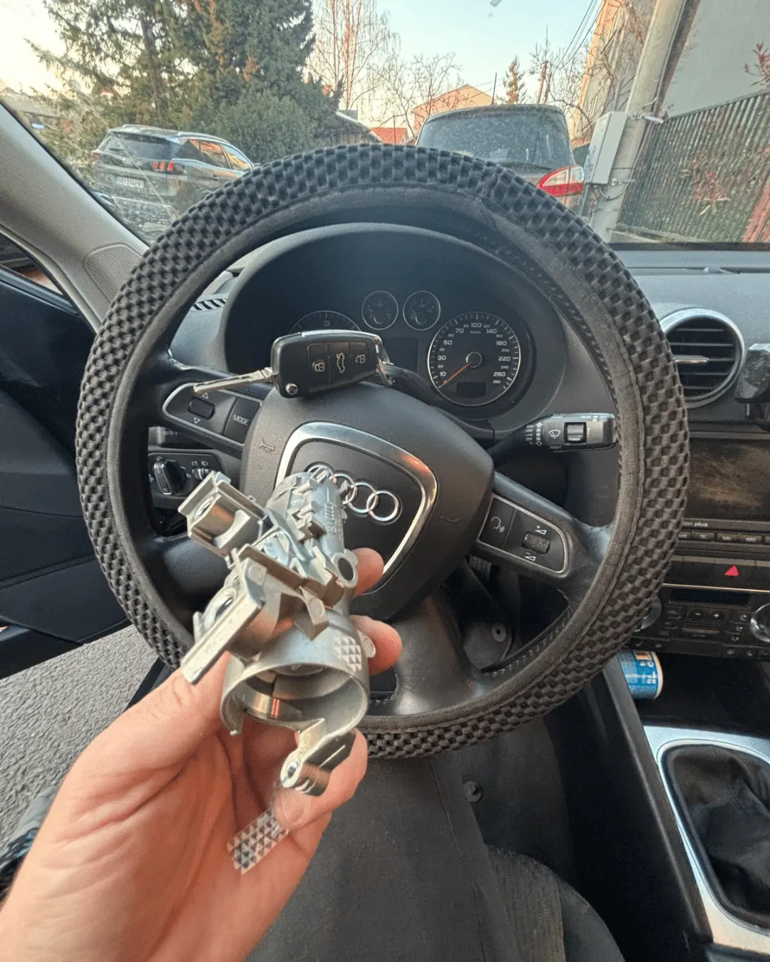 Audi A3 - sanacija mehaničkog oštećenja brave paljenja - fotografija 3
