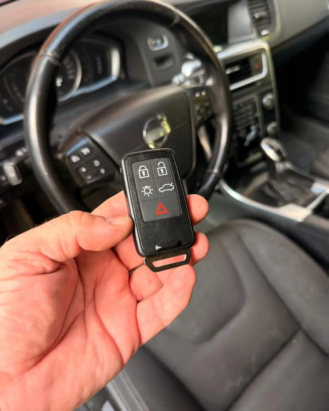 Izrada ključeva za Volvo V60 - svi ključevi izgubljeni - fotografija 3