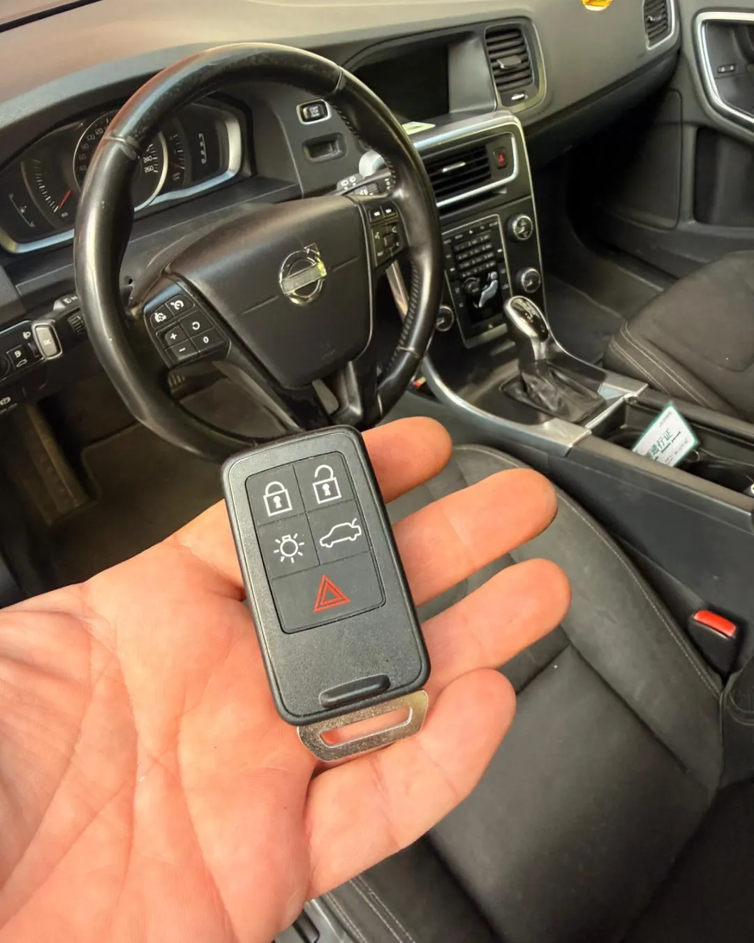Izrada ključeva za Volvo V60 - svi ključevi izgubljeni - fotografija 4
