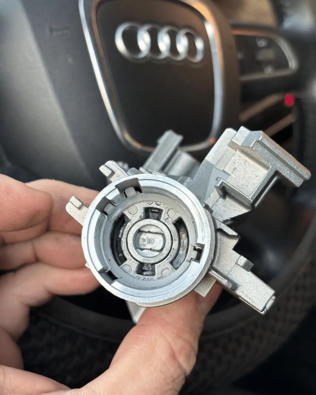 Audi A3 - sanacija mehaničkog oštećenja brave paljenja - fotografija 8