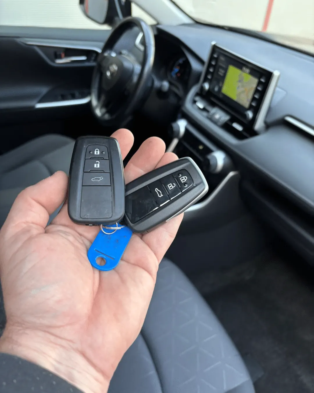 Izrada rezervnog smart ključa za Toyota RAV4 - izlazak na teren Pančevo - fotografija 3