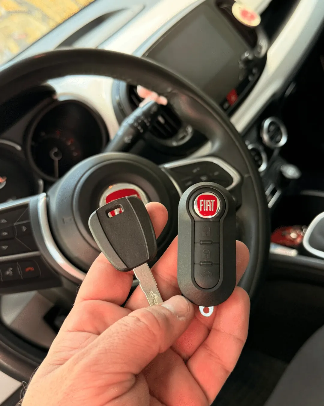 Izrada novih ključeva za Fiat 500L Cross 2019 - otvaranje vozila i izlazak na teren u Beogradu - fotografija 5