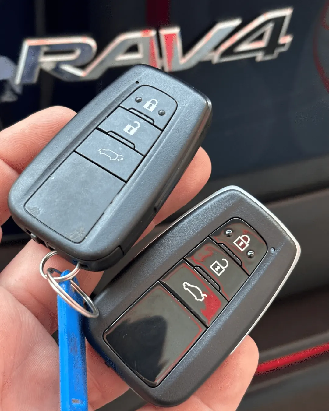 Izrada rezervnog smart ključa za Toyota RAV4 - izlazak na teren Pančevo - fotografija 2