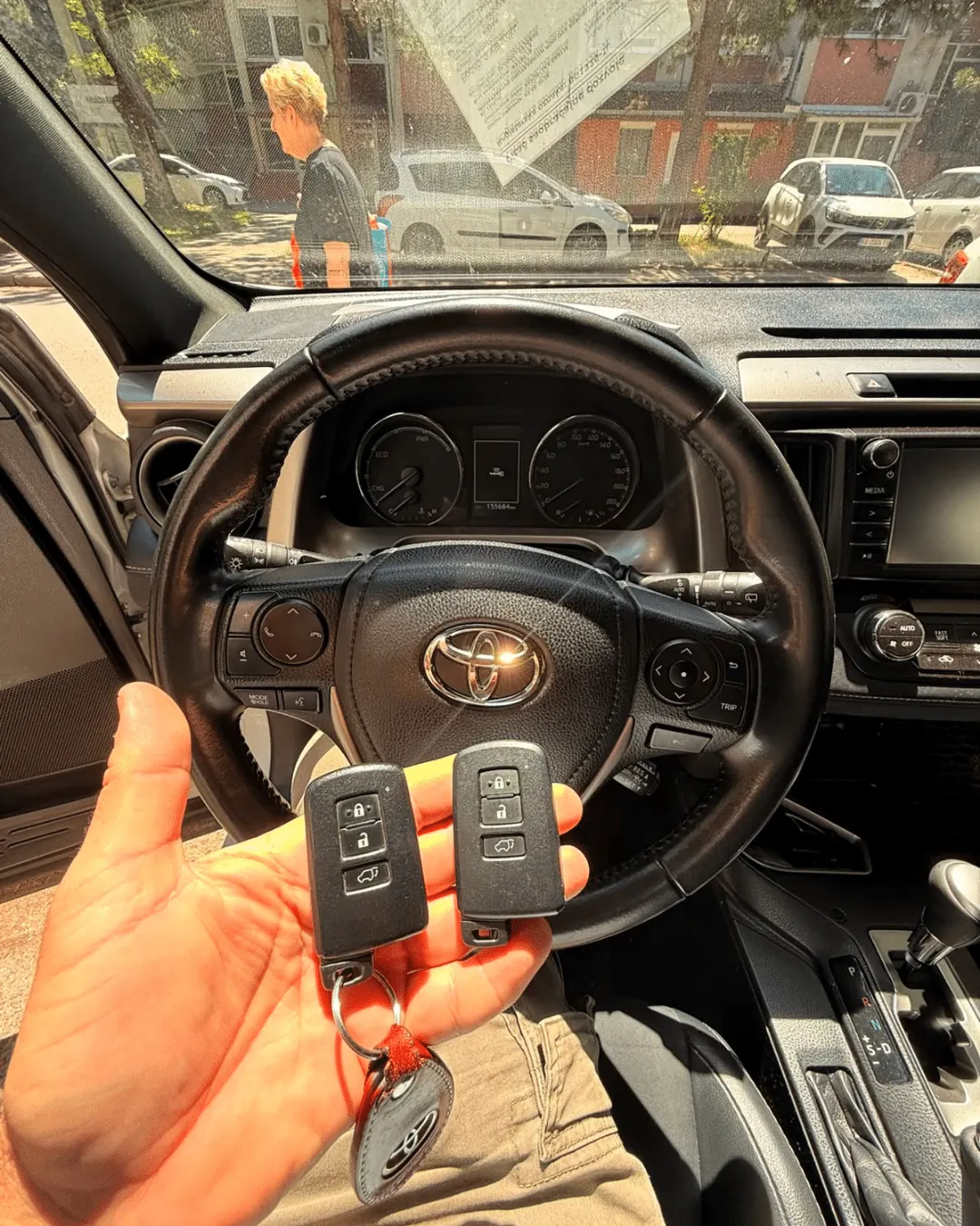 Izrada originalnog rezervnog ključa za Toyota RAV4 Hybrid 2017 - fotografija 1