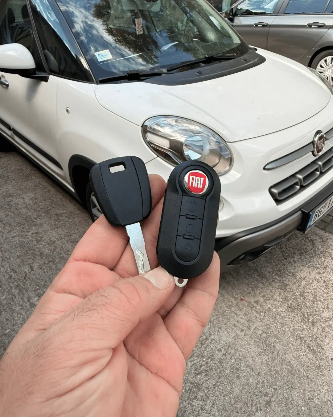 Izrada novih ključeva za Fiat 500L Cross 2019 - otvaranje vozila i izlazak na teren u Beogradu - fotografija 3