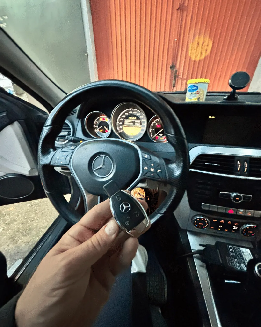 Izrada modernog hromiranog ključa za Mercedes vozila - fotografija 1