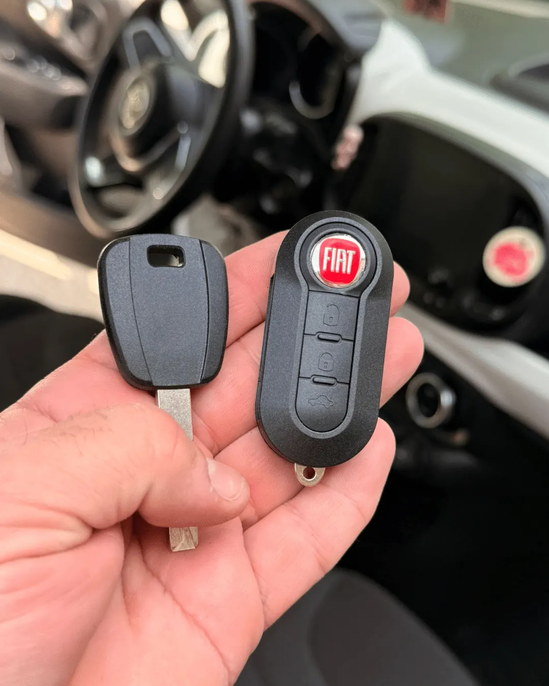 Izrada novih ključeva za Fiat 500L Cross 2019 - otvaranje vozila i izlazak na teren u Beogradu - fotografija 4