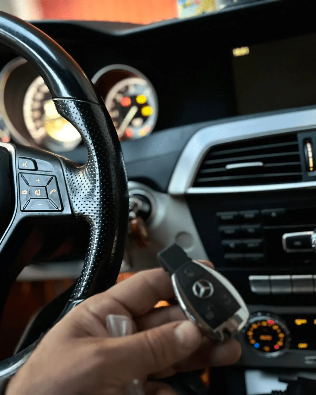 Izrada modernog hromiranog ključa za Mercedes vozila - fotografija 3