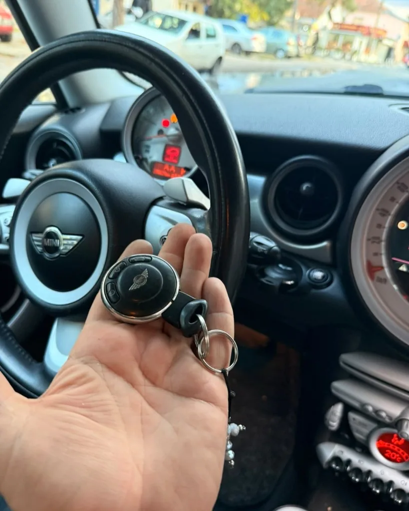Mini R56 - popravka daljinskog ključa - fotografija 1