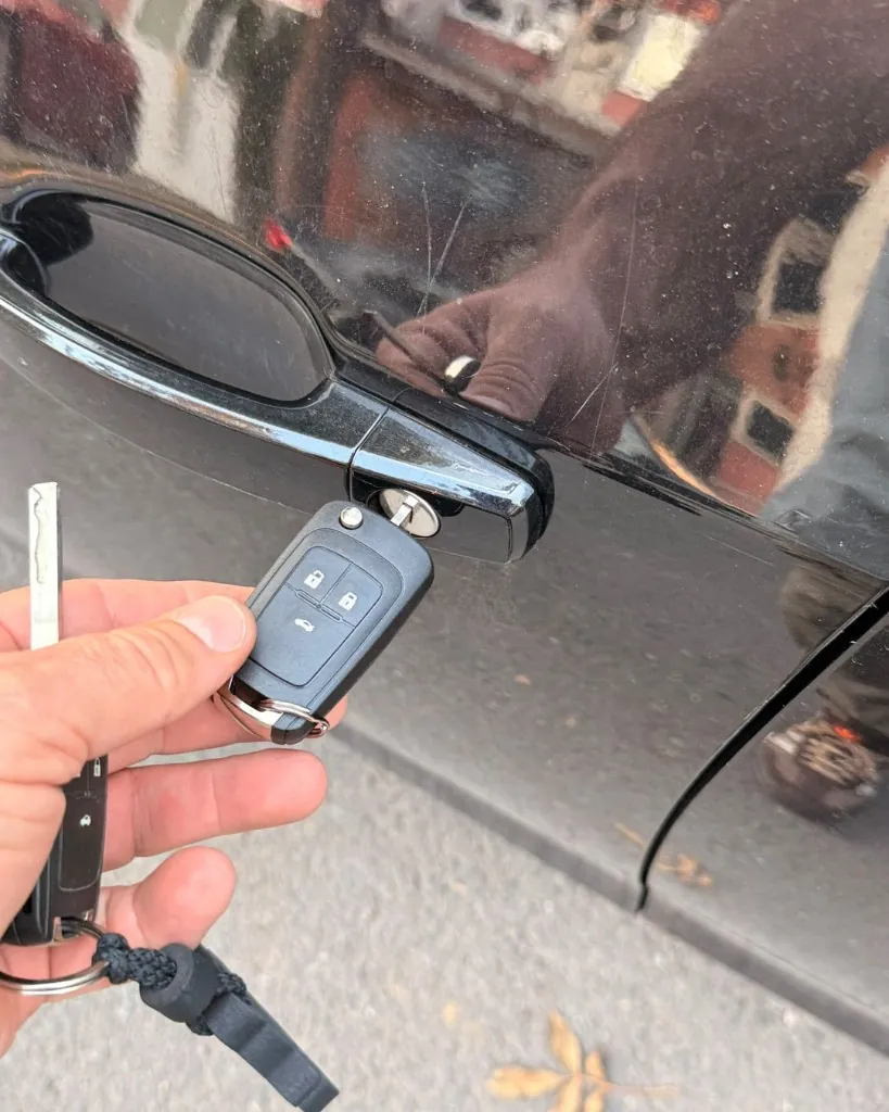 Opel Astra J - izrada rezervnog ključa - fotografija 2